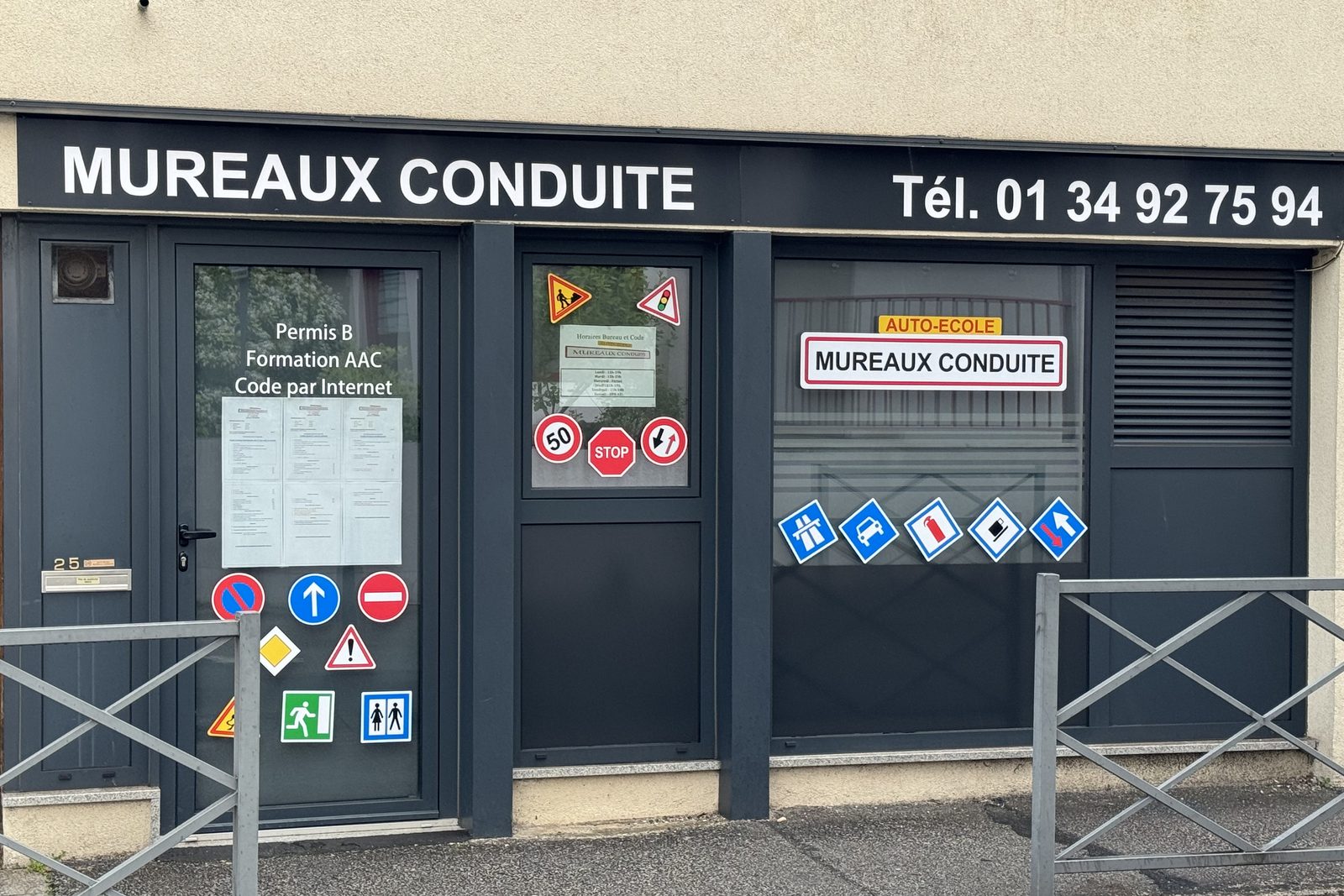 Façade de l'auto-école Mureaux Conduite, 25 rue Veuve Fleuret aux Mureaux